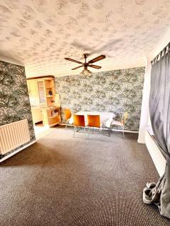 KINGSIZE BEDRROM IN SHARED HOUSe - Derby - 1