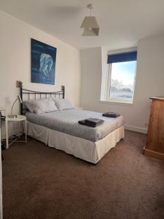 Spacious 2 bedroom flat nearby train and bus station - Aberdeen - 8