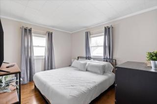 Whole House in Bay View + Fenced-in Yard + Parking - Milwaukee - 3