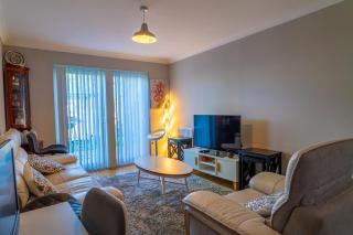 A Beautiful 4 bed Home with a Garden Area - Aberdeen - 0