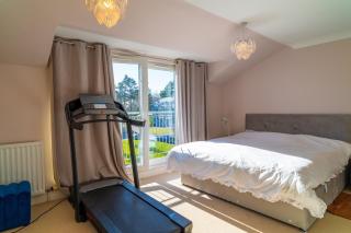 A Beautiful 4 bed Home with a Garden Area - Aberdeen - 3