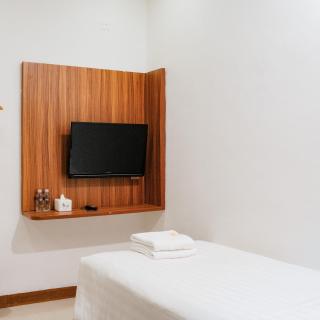 Chola Inn at Nagoya Hill Batam Mitra RedDoorz - Jodoh - 3