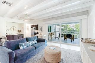 Beachside 2BR 2BA - Pool & Balcony - Steps to Boca Beach - Boca Raton - 0