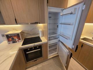 Elegant 1BR with Balcony PearlHouse Luxury Living! - 4