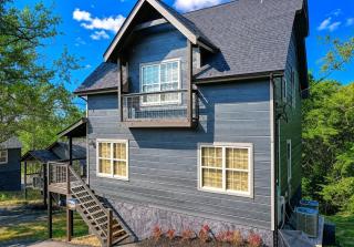 Ooh LA LA, Private Indoor Pool, WIFI, 1089 FREE tickets each paid day, Dollywood and More - Sevierville - 0