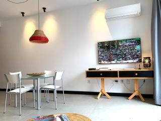 Casa linda, ótima localização, 2 vagas de garagem - 2