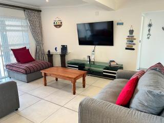 Luxury Beachfront Apartment - Margate - 6