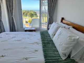 Luxury Beachfront Apartment - Margate - 3