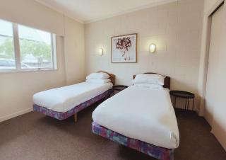 Spacious Claudelands 2-Bed Apartment with Parking - Hamilton - 9