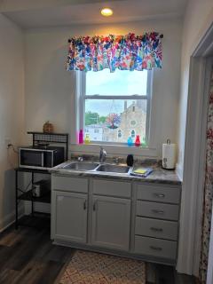 Beautifully Renovated Downtown 1Bed 1 Bath Apt, Pet Friendly - Topeka - 5