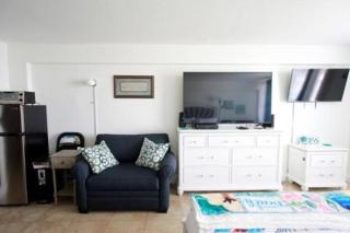 Pool Luxury Beachfront Studio Ideal 4 Long Stays - Daytona Beach - 3