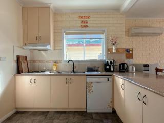 Coleman Comfort Hub - close to City&Air port - Moonah - 1