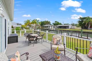 Canal Front Home! Walk to Beach, Porch, Fishing - St. Augustine - 8