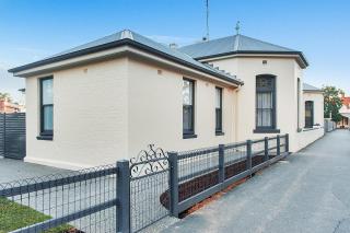 Luxury on the Esplanade - Echuca - 8