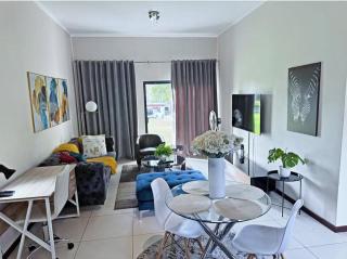 Luxury Golf Estate Living 2 Bed 2 Bath with Stunning Views - Honeydew - 7