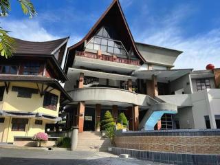 Sapadia Hotel Parapat - Parapat - 6