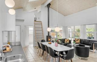 Stunning Home In Væggerløse With Wifi - Marielyst - 5