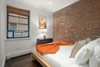 Explore NYC! Cozy 2BR in Prime Location - New York - 1