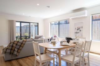 Modern Clyde House Smart TV*Dryer - 9