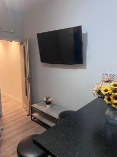 Deluxe en-suite bedrooms in CV2 - 0