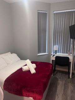 Deluxe en-suite bedrooms in CV2 - 3