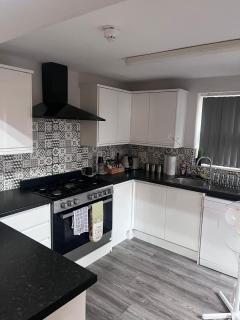 Deluxe en-suite bedrooms in CV2 - 7