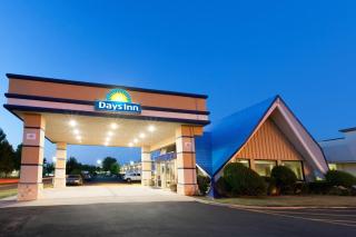 Days Inn by Wyndham Norman - Norman - 0