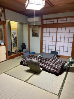Rom's Inn - 8
