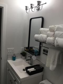 Cozy 2BDRM guest Suite near Spruce Meadows SW Calgary - Calgary - 8