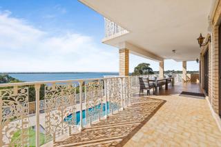 Waterfront Wonder in Dawesville - 9