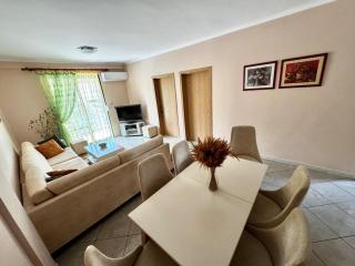 Large apartment in Golem - Golem - 0
