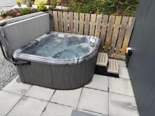 Tumpseys Hideaway with Hot Tub & Sunset Loch Views, Glencoe Near Fort William - 5