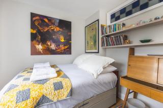 Stylish Hampstead Retreat by the Heath - London - 8