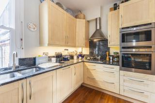 Stylish Hampstead Retreat by the Heath - London - 9