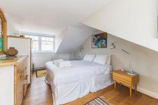Stylish Hampstead Retreat by the Heath - London - 5