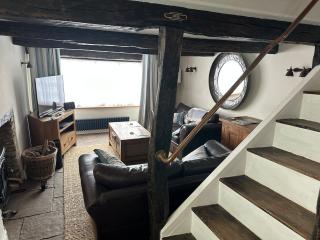 Character 3 Bed Cottage, Close to Waters edge, Parking - 0