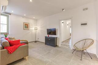 Family Home with Jacuzzi, 3BR Countryside in Dingli - Dingli - 6