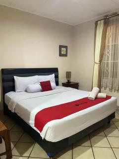 RedDoorz Plus near Parahyangan University - Bandung - 4