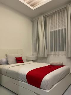RedDoorz Plus near Parahyangan University - Bandung - 0