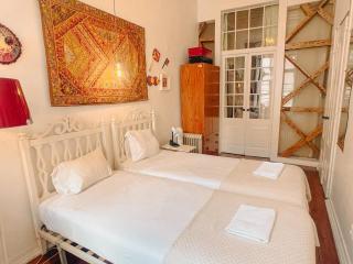 Charming 5 Bedroom Apartment in Traditional Lisbon - Lissabon - 3