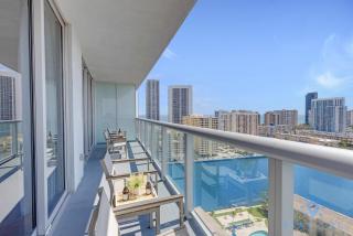 Amazing 1BR Apt View & Balcony - Pool & Gym - Hallandale Beach - 0