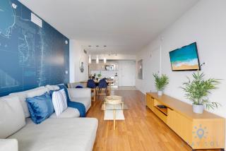 Stylish -2BR Apartment -Balcony & Pool - Hallandale Beach - 1