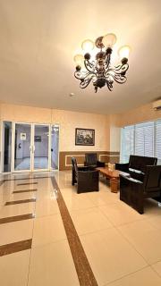 Perfect Escape Studio Daily Staycation Netflix & City View at Bale Hinggil Apartments - Surabaya - 8