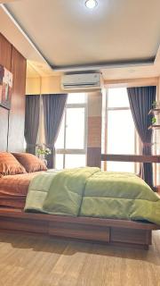 Perfect Escape Studio Daily Staycation Netflix & City View at Bale Hinggil Apartments - Surabaya - 3