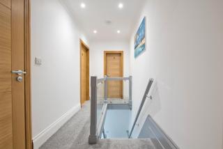 Newly refurbished house - Romford - 6