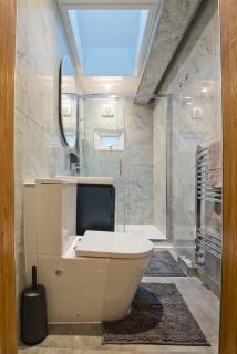 Newly refurbished house - Romford - 5