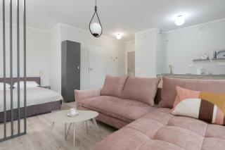 Eleganckie Studio Blisko Rzeki w Gdańsku z Balkonem by Noclegi Renters - Danzig - 0