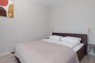 Eleganckie Studio Blisko Rzeki w Gdańsku z Balkonem by Noclegi Renters - Danzig - 9