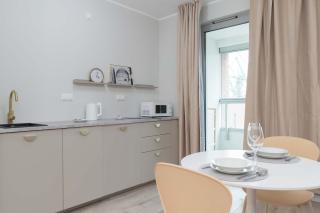 Eleganckie Studio Blisko Rzeki w Gdańsku z Balkonem by Noclegi Renters - Danzig - 4