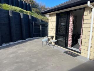 Cute Stylish 2 bed Rooms - 3